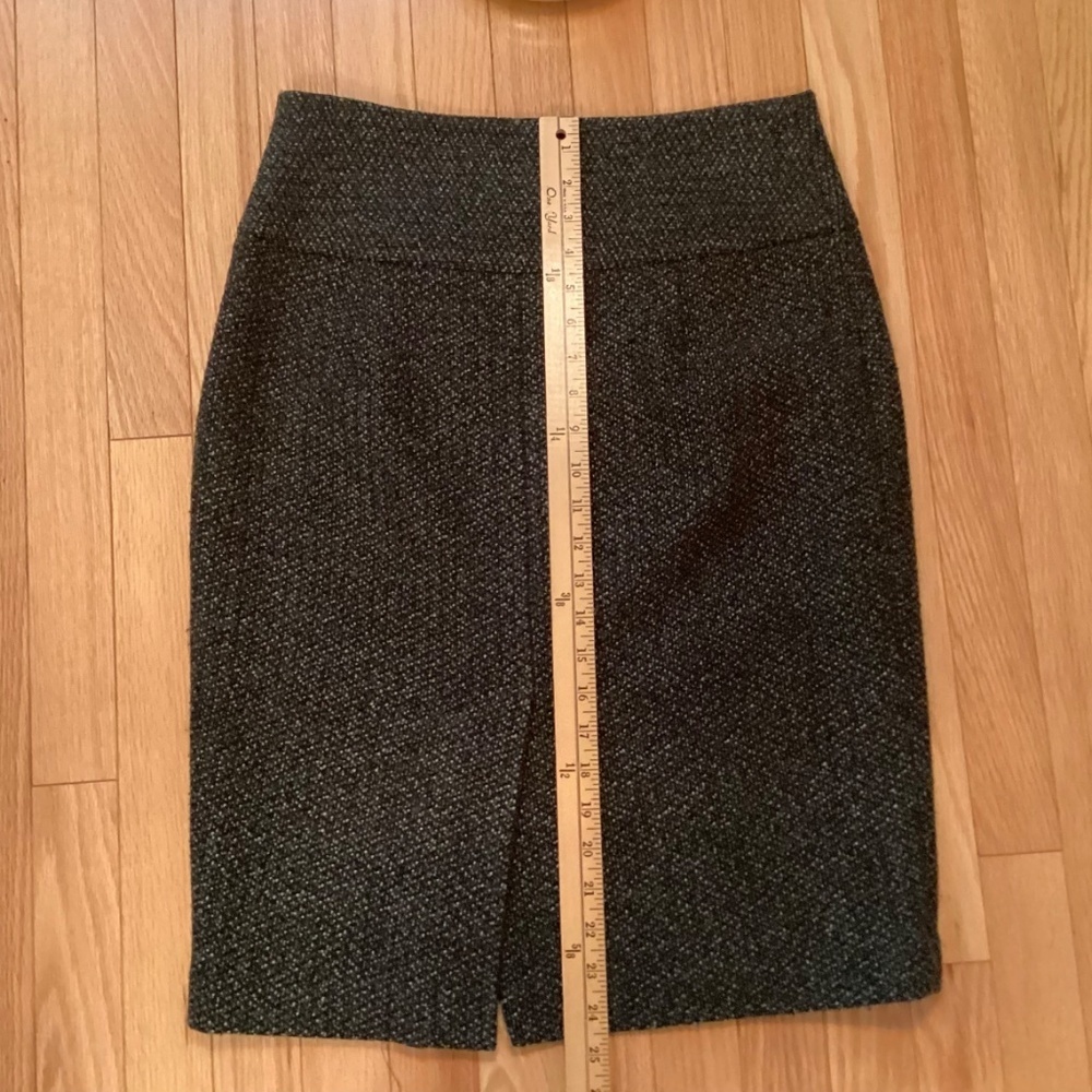 Cassis Green Wool Blend Skirt, Flecked patterned, size 8. - Picture 9 of 9